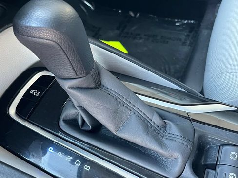 Used 2020 Toyota Corolla LE FWD image 20