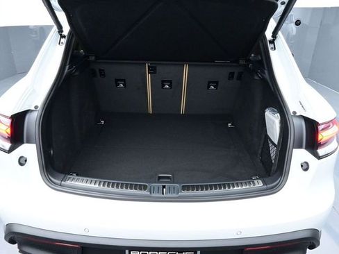New 2026 Porsche Macan image 16