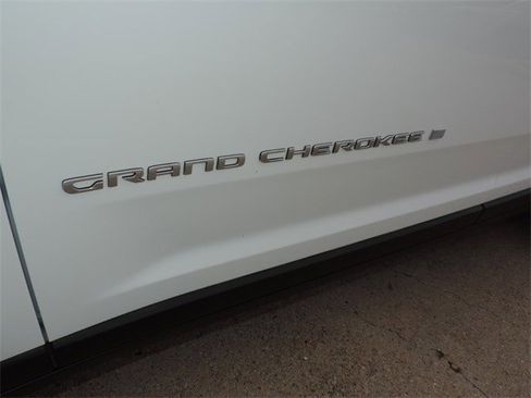 Used 2025 Jeep Grand Cherokee L Limited image 11