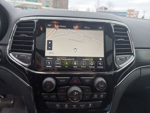 Used 2020 Jeep Grand Cherokee Limited w/ Luxury Group II image 10