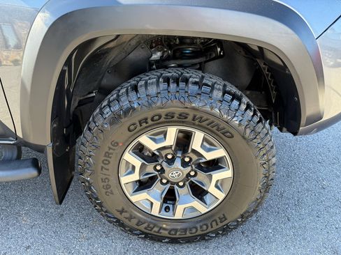 Used 2022 Toyota Tacoma TRD Off-Road image 42