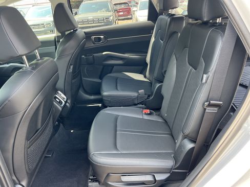Used 2025 Kia Sorento EX w/ Panoramic Sunroof Package FWD image 19