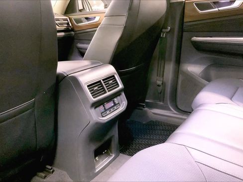 Used 2024 Volkswagen Atlas SE w/ Panoramic Sunroof Package image 32