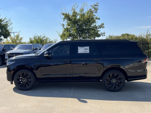 New 2025 Lincoln Navigator L Reserve w/ Jet Appearance Package image 4
