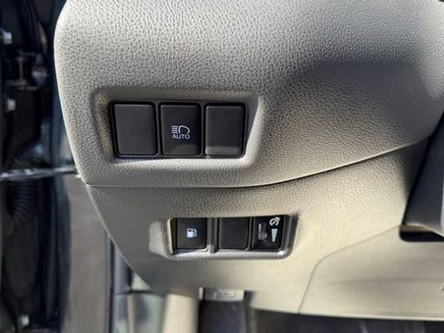 Used 2022 Toyota C-HR XLE image 17