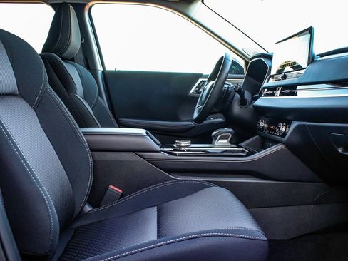 New 2025 Mitsubishi Outlander ES image 42