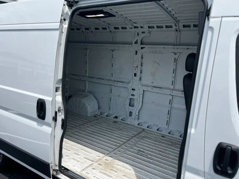 Used 2025 RAM ProMaster 2500 w/ Convenience Group FWD image 7