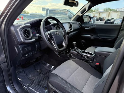 Used 2020 Toyota Tacoma TRD Sport image 14
