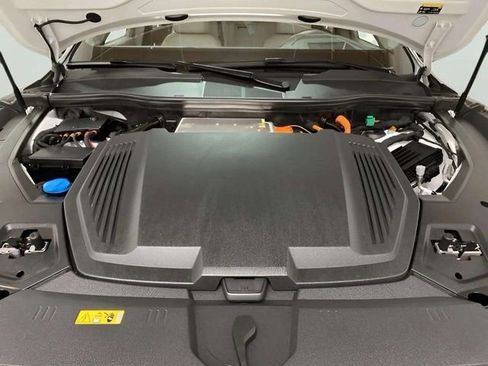 Used 2024 Audi Q8 e-tron Prestige w/ Prestige Package image 90