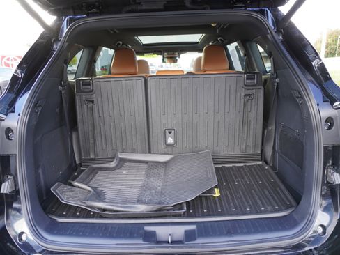 Used 2024 Toyota Highlander Platinum image 11