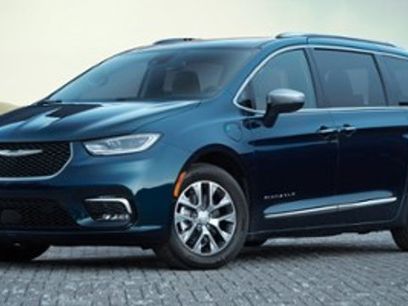 Used 2023 Chrysler Pacifica Touring-L