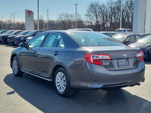 Used 2013 Toyota Camry LE image 4