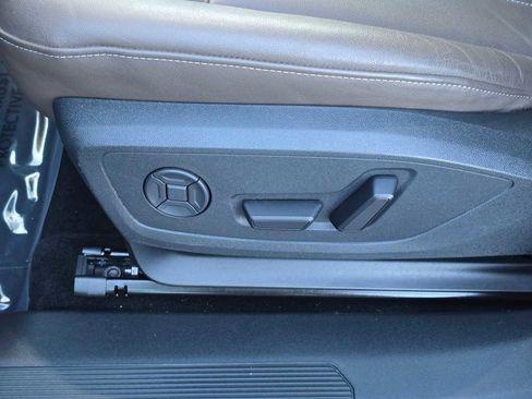 Used 2025 Audi Q4 e-tron Premium Plus w/ Premium Plus image 23