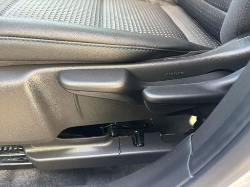 Used 2025 Chevrolet Trax LT image 23