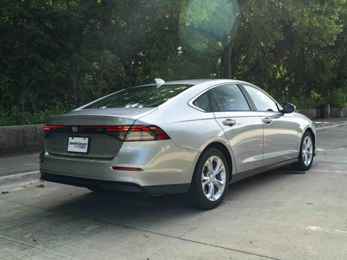 Used 2023 Honda Accord LX image 9