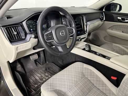 Used 2022 Volvo S60 B5 Momentum w/ Premium Package image 26