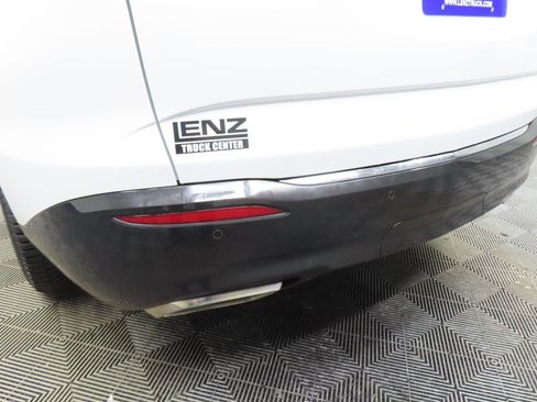 Used 2019 Buick Enclave Essence AWD/4WD image 39