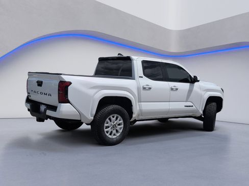 Used 2024 Toyota Tacoma SR5 AWD/4WD image 4