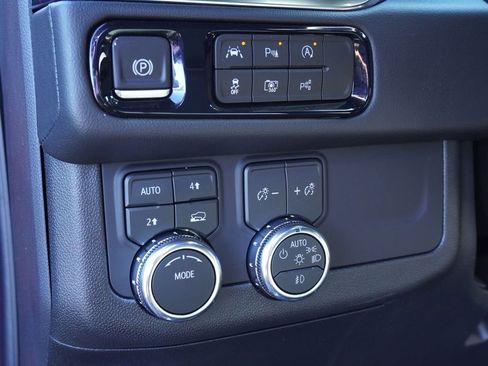 New 2026 GMC Yukon XL Elevation image 18