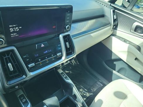 Used 2022 Kia Sorento S image 28