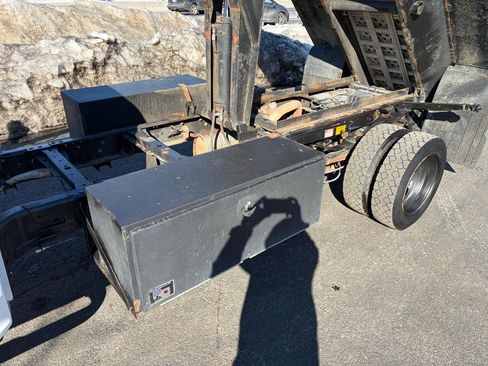 Used 2017 Ford F550 2WD Regular Cab Super Duty image 33