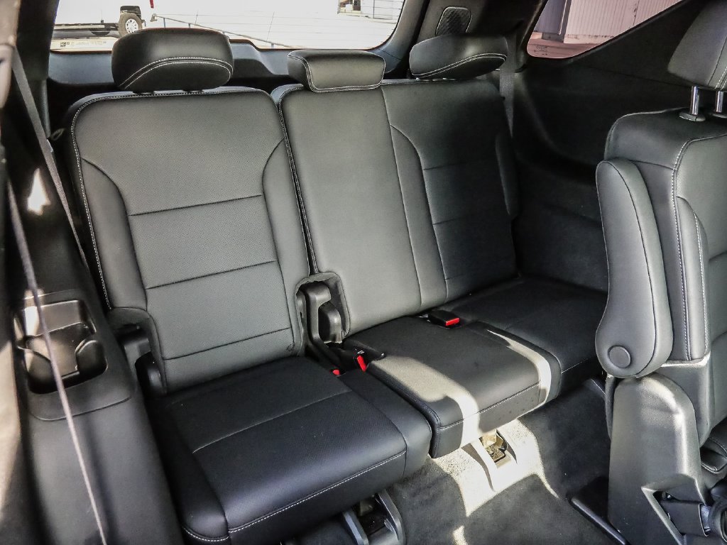 Used 2025 Chevrolet Traverse LT FWD image 24