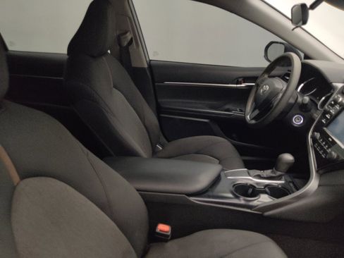 Used 2020 Toyota Camry LE image 21