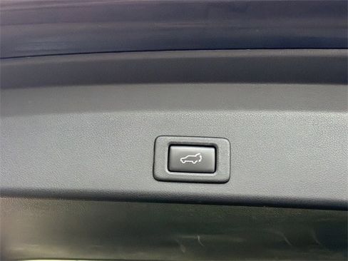 Used 2019 Subaru Ascent Premium image 17