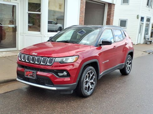 Used 2025 Jeep Compass Limited AWD/4WD image 2