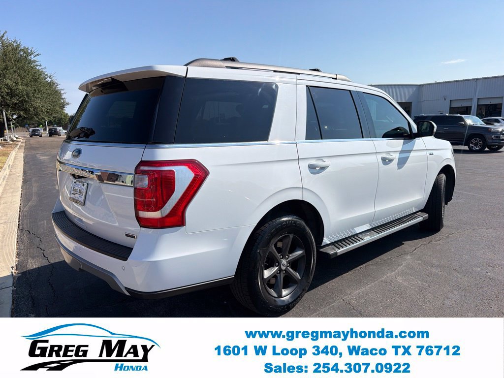 Used 2018 Ford Expedition XLT w/ Equipment Group 202A AWD/4WD image 3