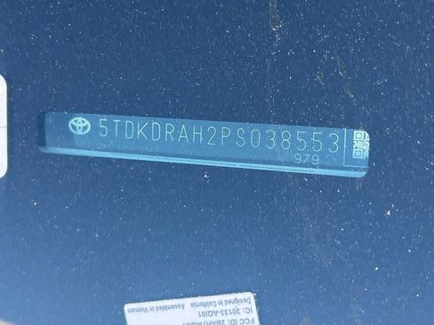 Used 2023 Toyota Highlander LE FWD image 10