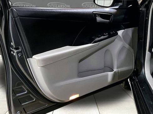 Used 2013 Toyota Camry LE image 10