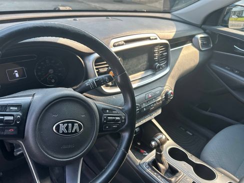 Used 2018 Kia Sorento AWD image 16