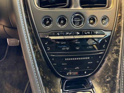 Used 2023 Aston Martin DB11 Coupe image 29