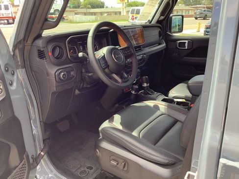Used 2024 Jeep Wrangler Unlimited Rubicon AWD/4WD image 7