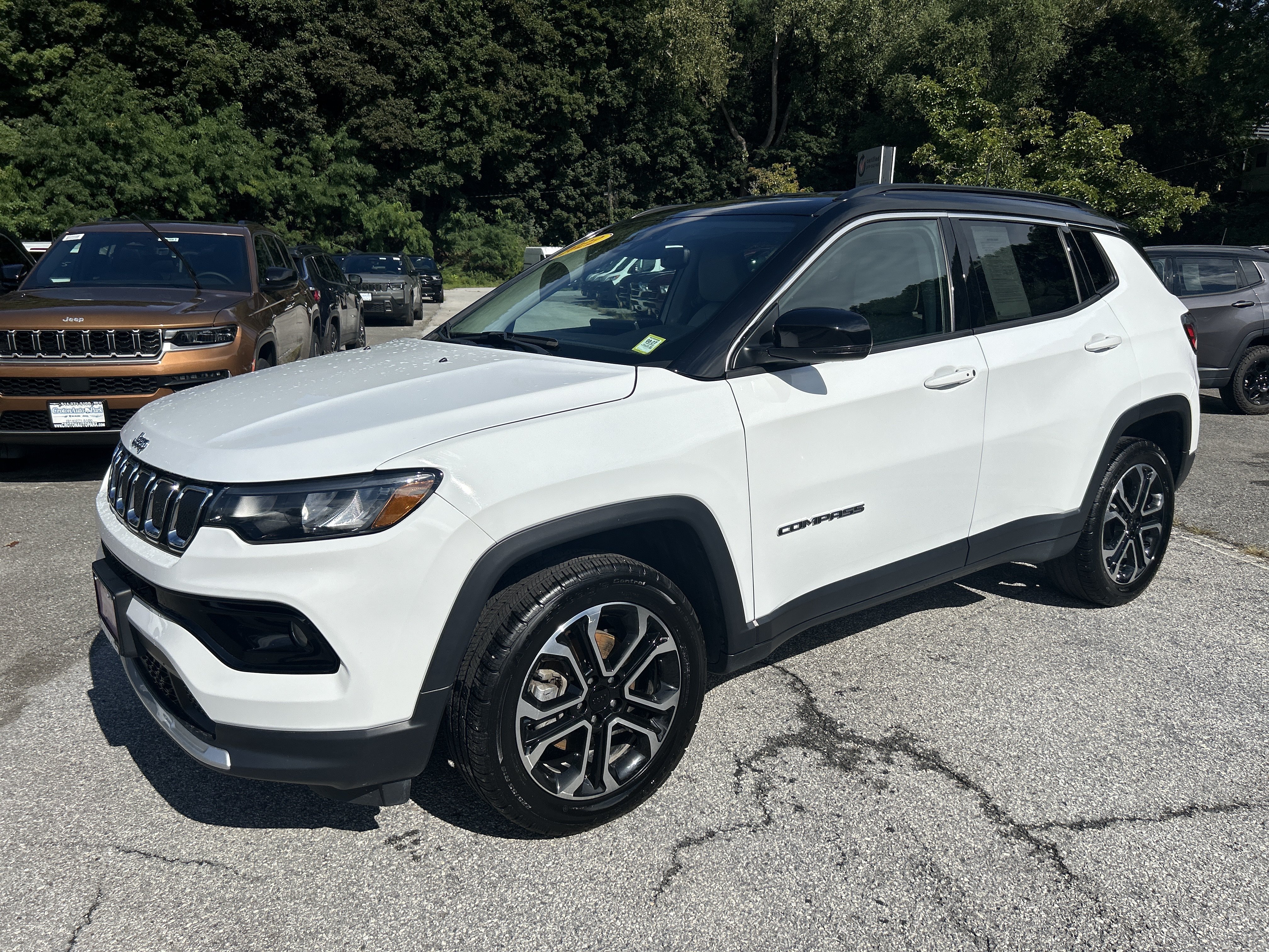Certified 2022 Jeep Compass Limited AWD/4WD image 1