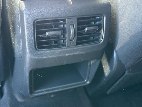 Used 2023 Nissan Rogue S image 9