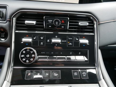 Certified 2025 Nissan Armada PRO-4X AWD/4WD image 23
