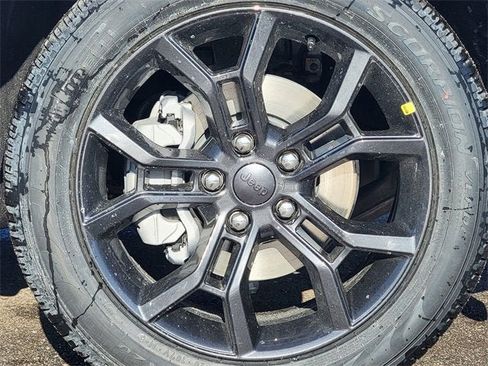 New 2025 Jeep Grand Cherokee Limited image 17