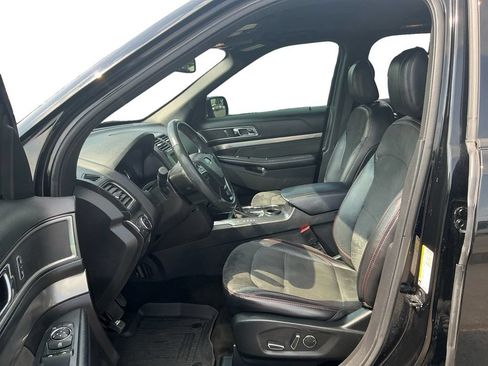 Used 2018 Ford Explorer XLT w/ Equipment Group 202A FWD image 14
