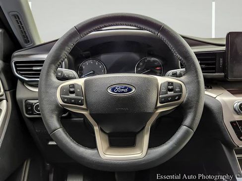Used 2024 Ford Explorer XLT w/ Equipment Group 202A AWD/4WD image 15
