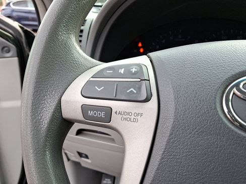 Used 2011 Toyota Camry LE image 22