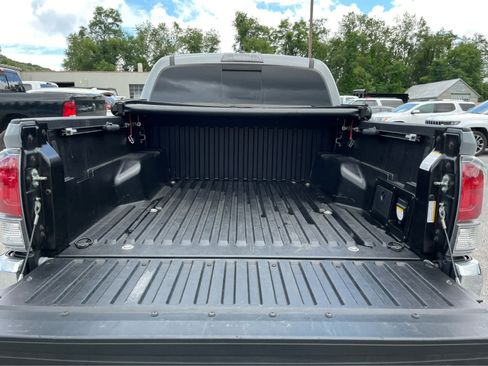 Used 2021 Toyota Tacoma TRD Off-Road AWD/4WD image 27