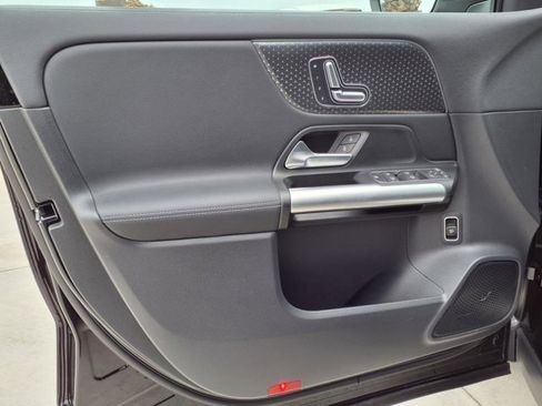 Used 2025 Mercedes-Benz GLA 250 image 12