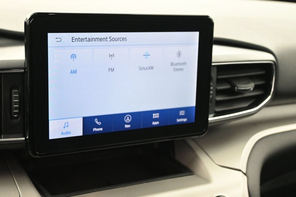 Used 2024 Ford Explorer XLT w/ Equipment Group 202A AWD/4WD image 27