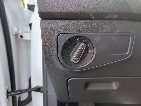 Used 2023 Volkswagen Tiguan SE w/ Panoramic Sunroof Package FWD image 23