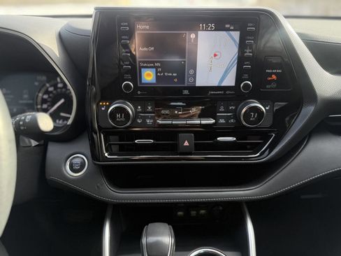 Used 2021 Toyota Highlander XSE image 12