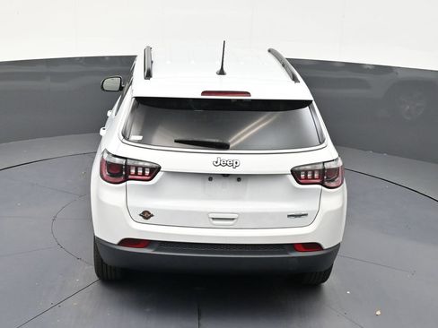 Used 2022 Jeep Compass Latitude FWD image 15