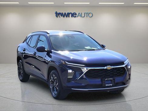 Used 2024 Chevrolet Trax LT w/ LT Convenience Package FWD image 9