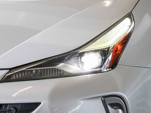 Used 2022 Toyota Prius XLE FWD image 7
